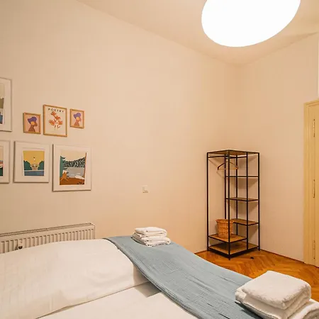 3Bdr Main Square Spacious Designed Apartment Prague Exterior photo