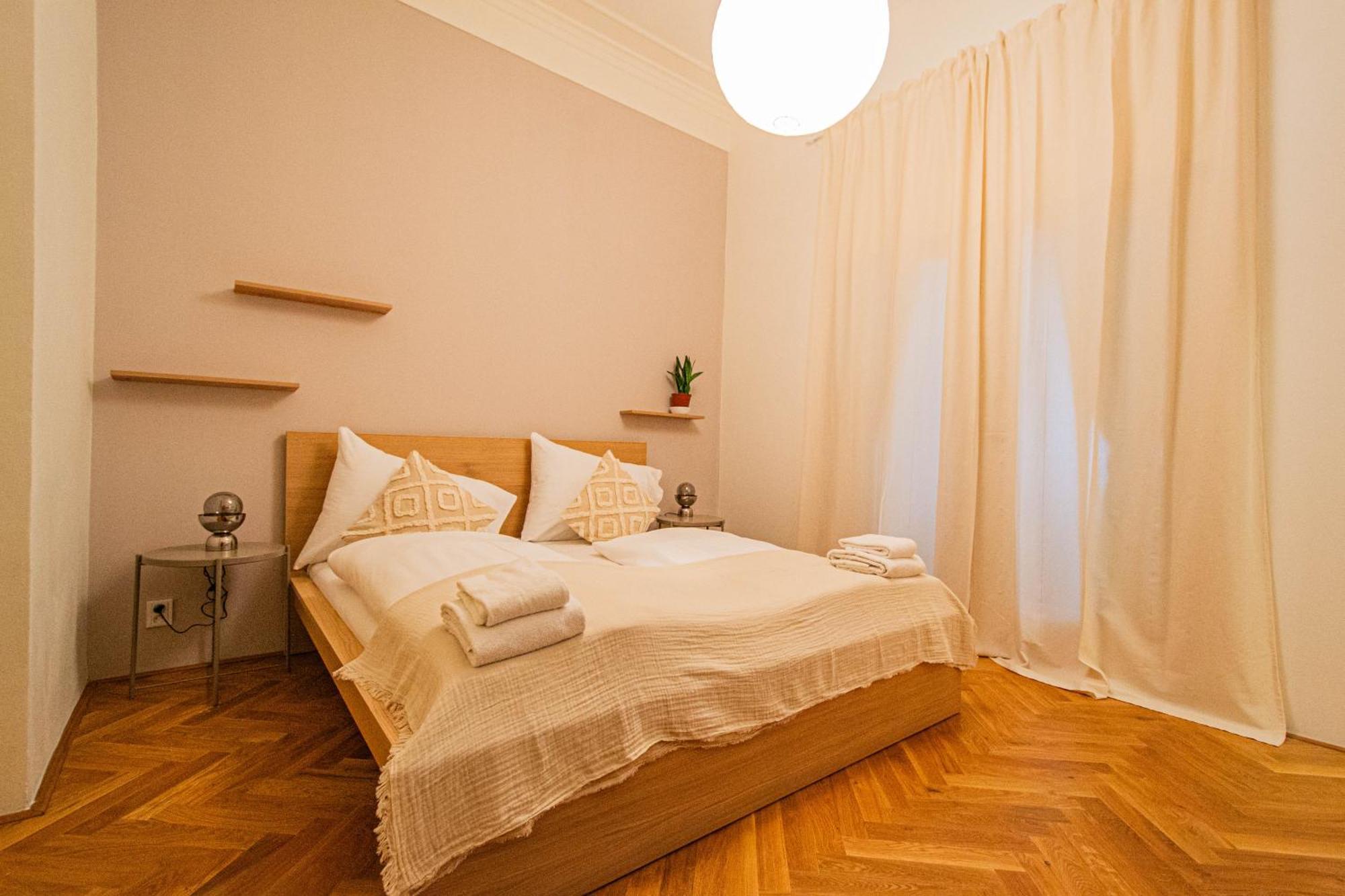Apartment 3bdr Main Square Spacious Designed *