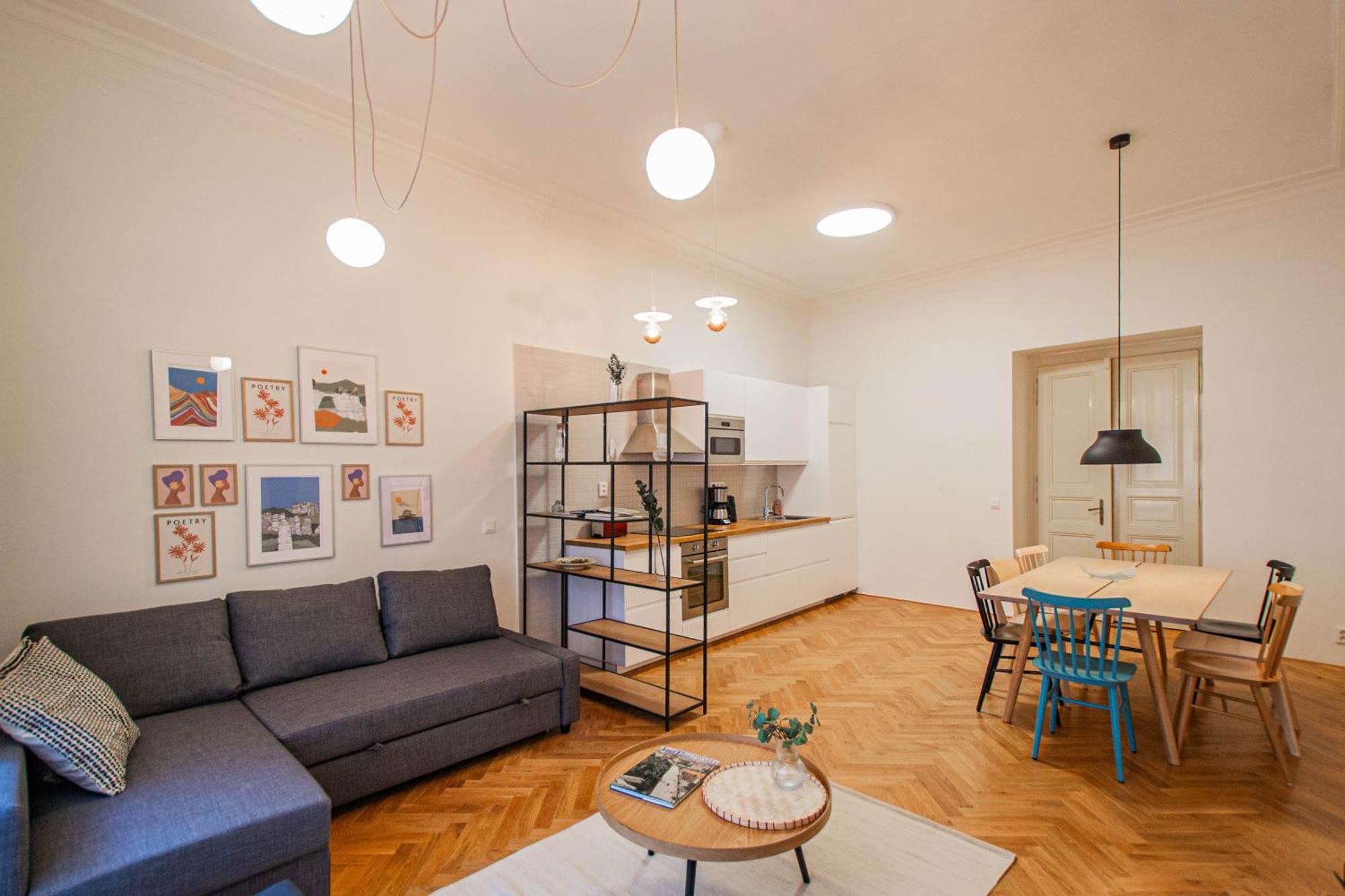 3bdr Main Square Spacious Designed Prague